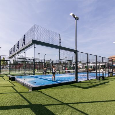 Panorama Padel Court Glas Padel Stadion 10*20m Wit Zwart Op maat met LED Flood Light / Steel Post / Steel Mesh