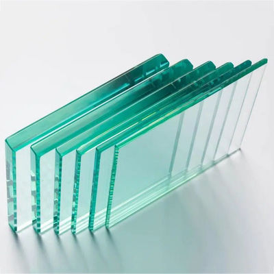Industrieel gebouwglas lichtblauw ultra helder zwevend glasplaat 2 mm - 19 mm gevriesd zwevend glasplaat hoge lichtdoorlaatbaarheid