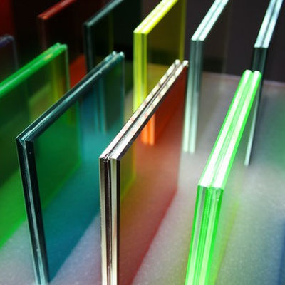 Decoratief gehard gelamineerd glas met aangepaste patronen ️ Ideaal voor interieurprojecten