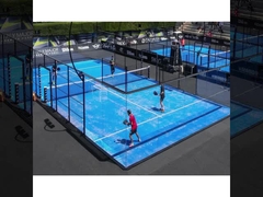 Padelbaan buiten binnen Panorama en klassiek